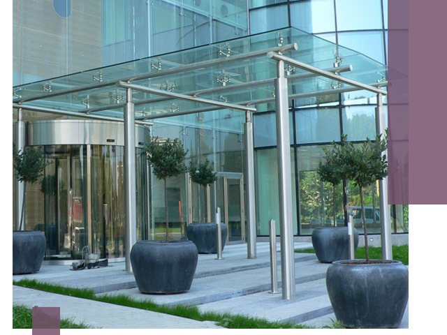 Навесы из стекла на заказ в Большой Камне — монтаж и установка