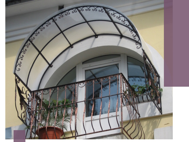 Козырьки над балконом в Большой Камне — изготовление и монтаж